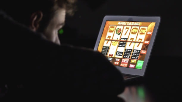 Live dealer blackjack table on lektoto showing real dealer and player interface